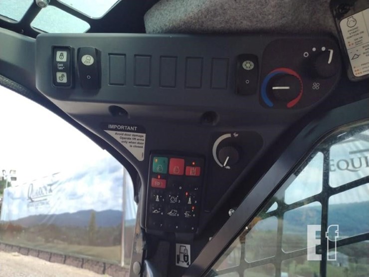 2020-deere-324g-image-8