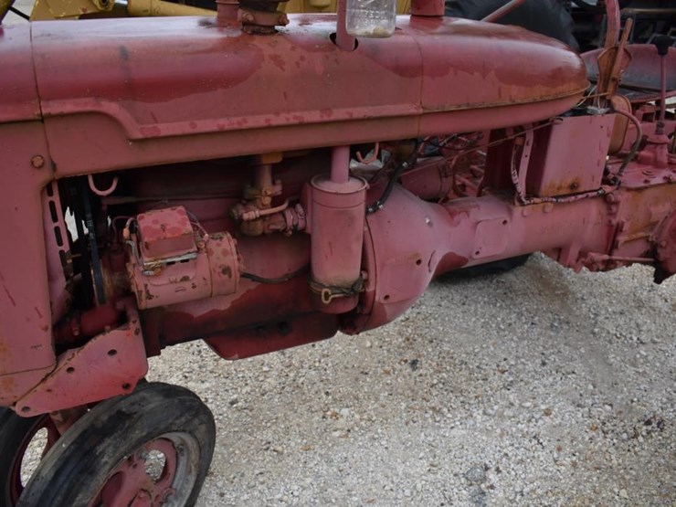 farmal-b-tractor-(serial-#-167276)-(nk)-image-4