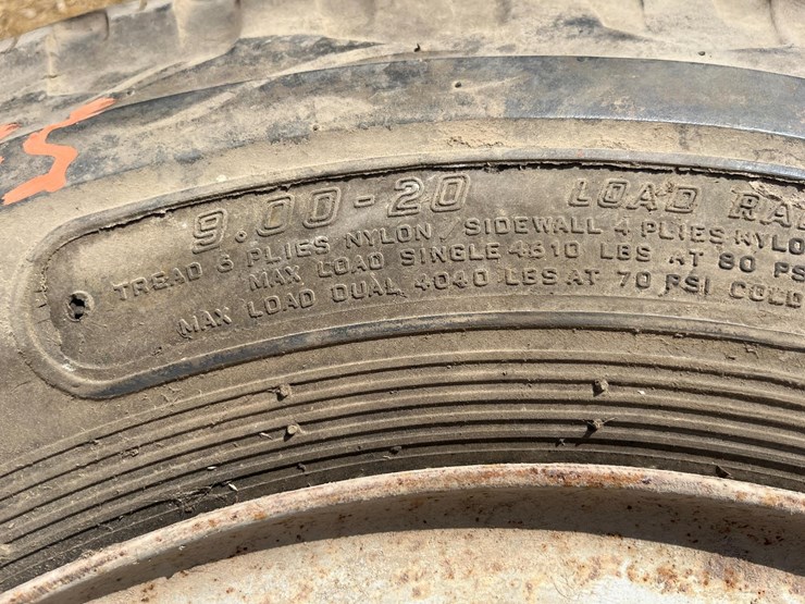 semi-tires-image-3