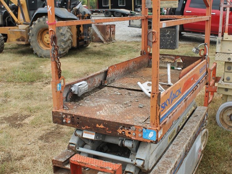 15'-scissor-lift-2965-image-6