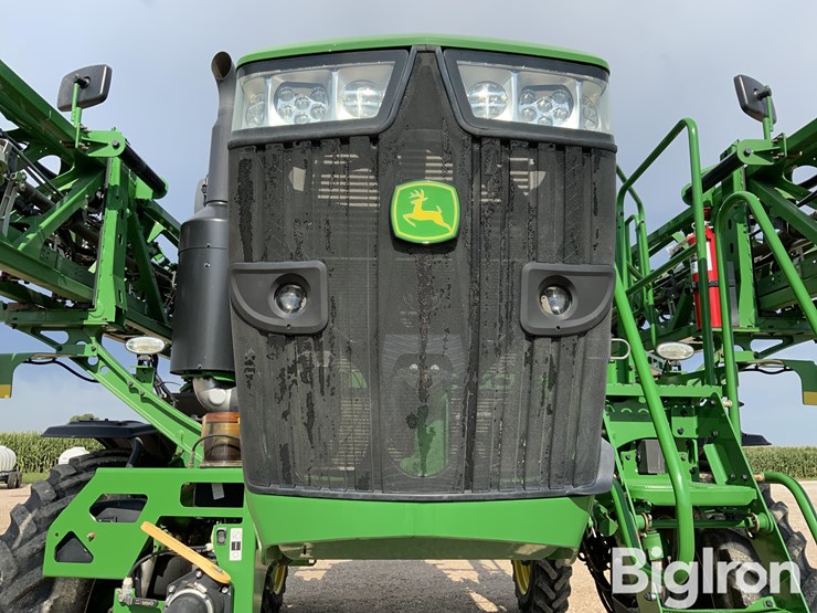 2020-john-deere-r4044-image-11