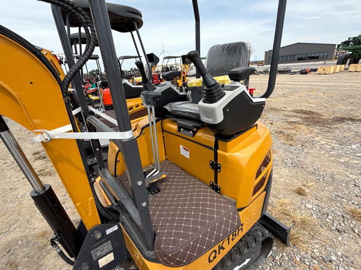 #220-•-#26493-•-unused-cfg-qk18r-mini-excavator-image-27