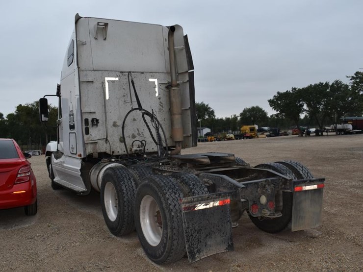 2006-freightliner-century-truck-(vin-#-1fujbbck36pu33831)-(showing-appx-62,-image-4