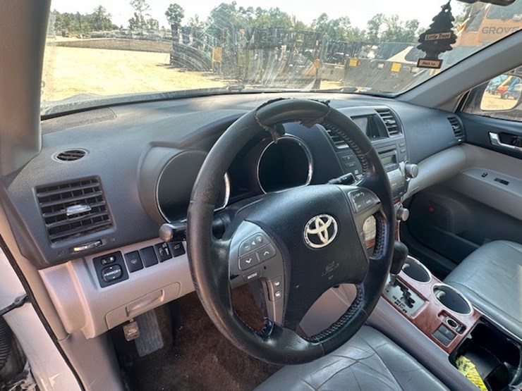 2010-toyota-highlander-image-50