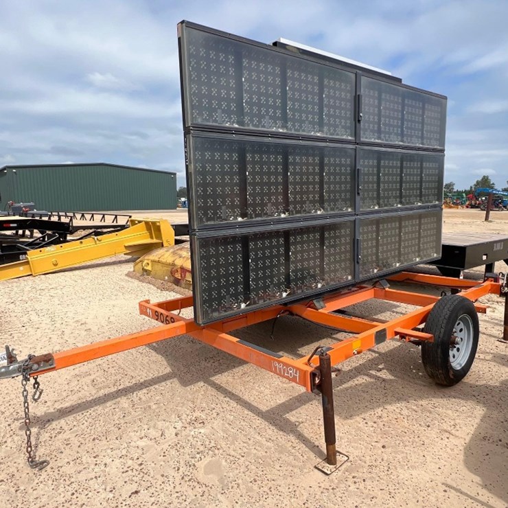 2009 ARROW BOARD MODEL - 9069