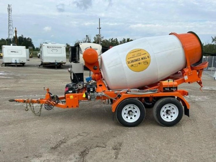 2024-1.5-cubic-meter-tow-behind-tri/a-concrete-fil-image-8