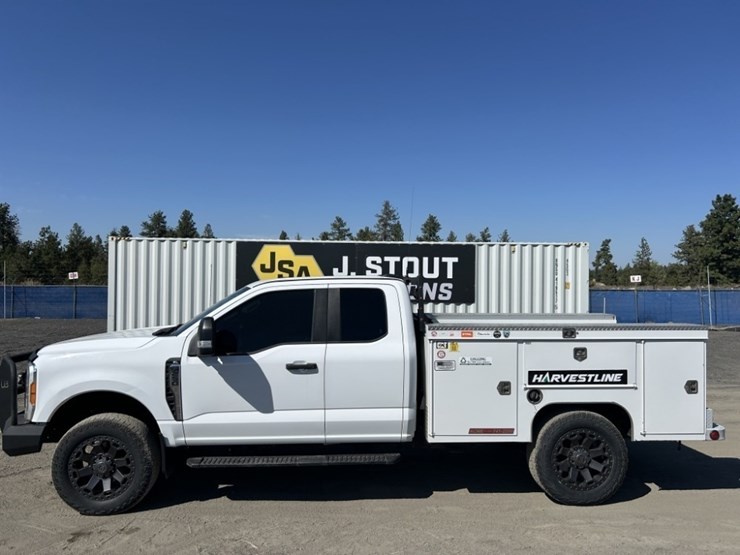 2023-ford-f250-xl-image-2