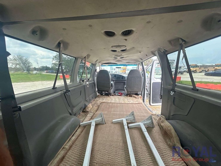 2005-ford-cargo-image-22