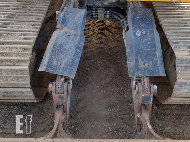 2010-deere-120d-image-21