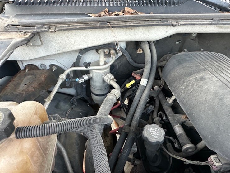 2005-gmc-2500-image-44