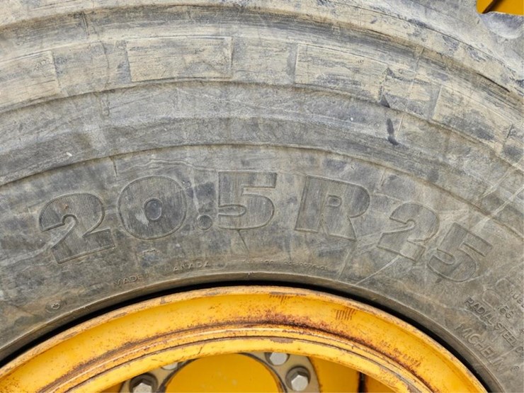 2012-deere-624k-image-42