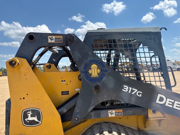 2018-deere-317g-image-19