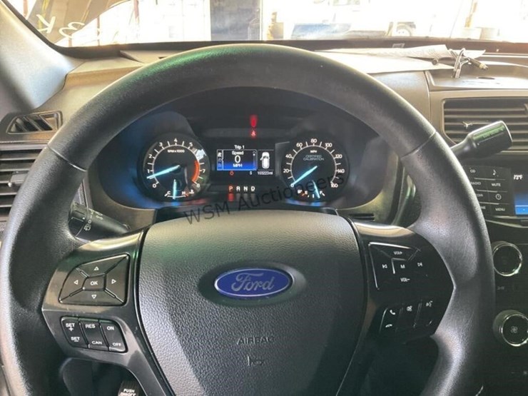 2016-ford-explorer-image-16