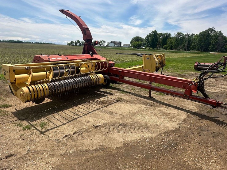 new-holland-900-image-2