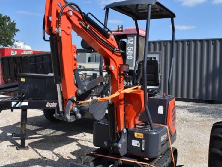 agt-mx15r-mini-excavator-(serial-#-mx15r2024j0000294)-(showing-appx-54-hour-image-1