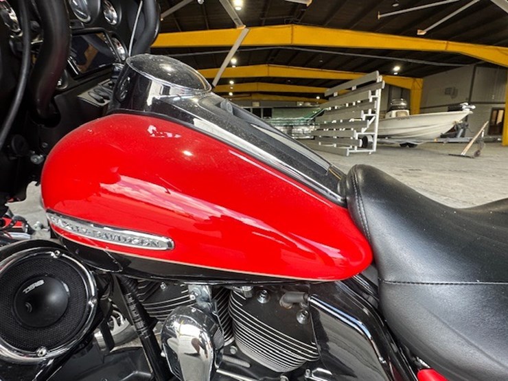 #111-•-2010-harley-ultra-limited-image-22