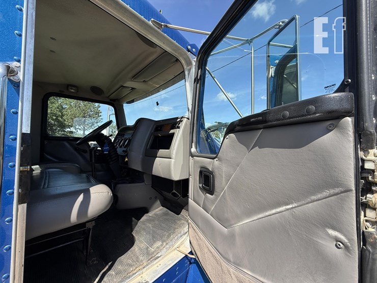 2005-kenworth-t300-image-27