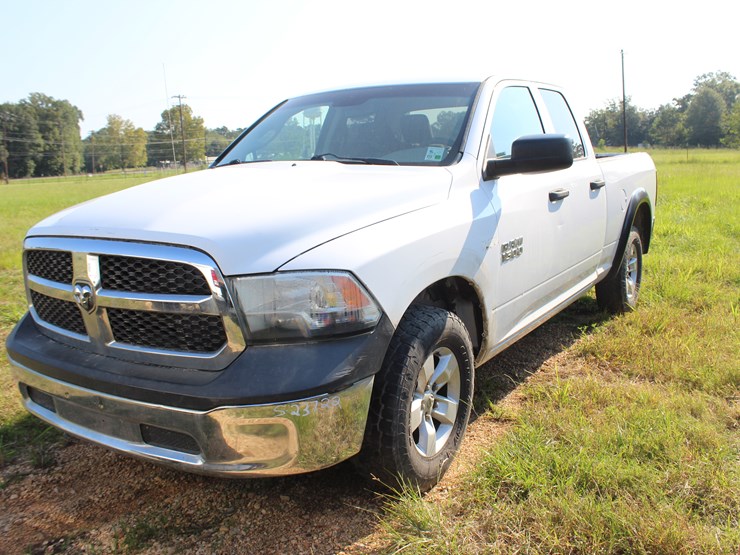 2015-dodge-1500-image-2