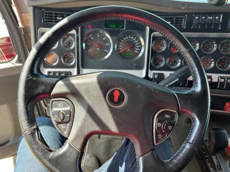 2022-kenworth-t800-image-23