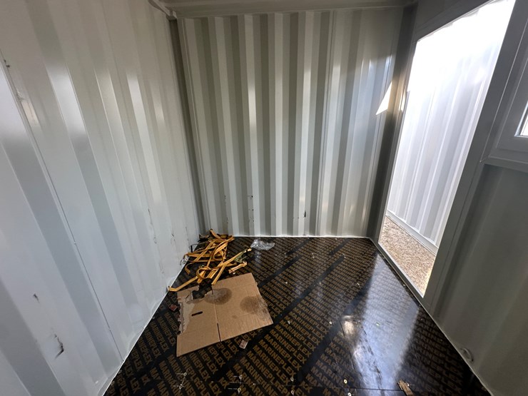 #1306-•-10ft-container-image-17