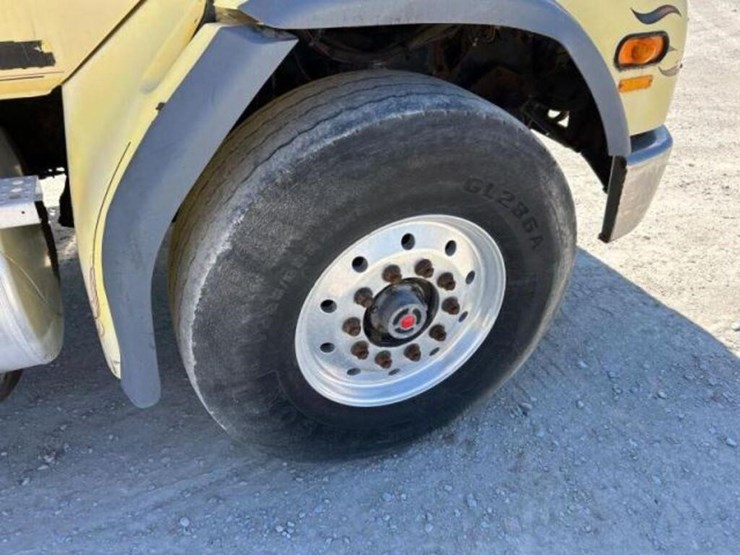 2002-freightliner-fl112-image-55