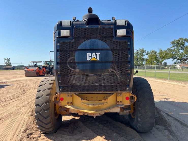 2017-caterpillar-12m3-image-3