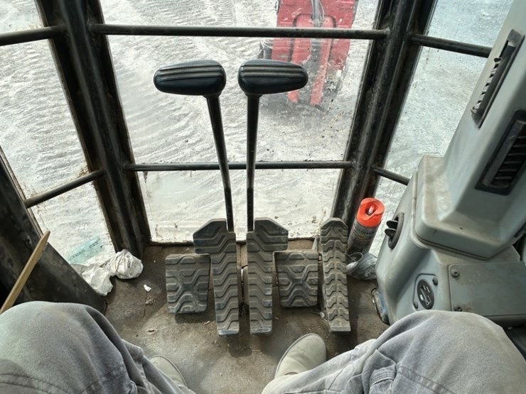 2018-caterpillar-548-image-46