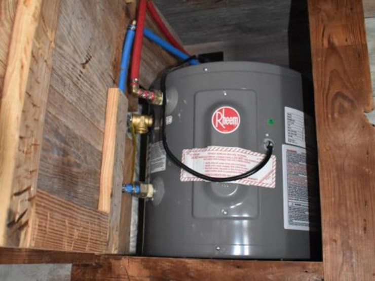 8'-x-19'-6"-cabin-w/-ac,-bathroom-and-electric-(keys-in-the-office)-(k)-image-6