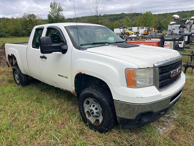 2011-gmc-sierra-2500hd-image-2