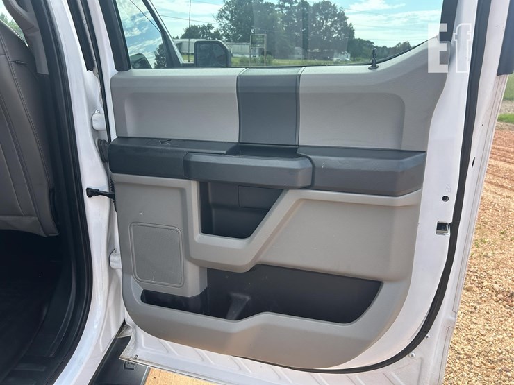 2020-ford-f150-image-34