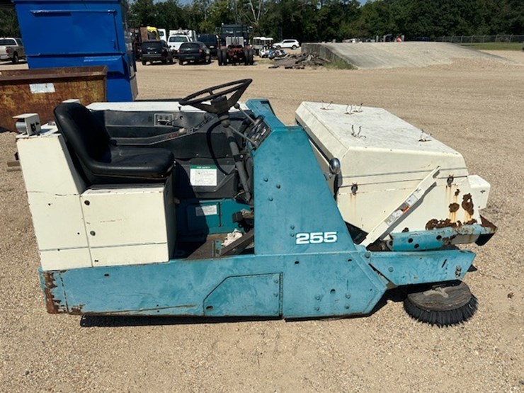 #2267-•-tennant-225-ride-on-sweeper-|-parts-or-repair-image-7