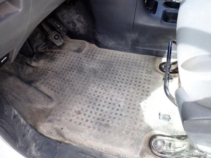 2019-nissan-nv200-image-34