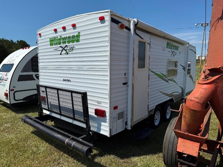 2009-wildwood-x-lite-22rb-camper-image-4