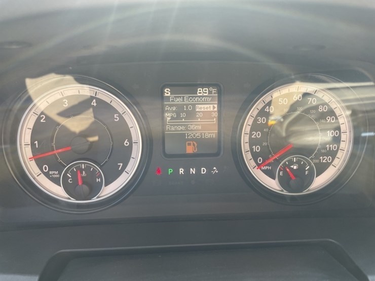 2017-dodge-ram-1500-crew-cab-4x4-pickup-image-25