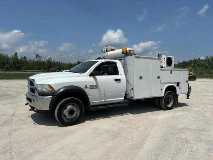 2015-dodge-ram-5500hd-image-1