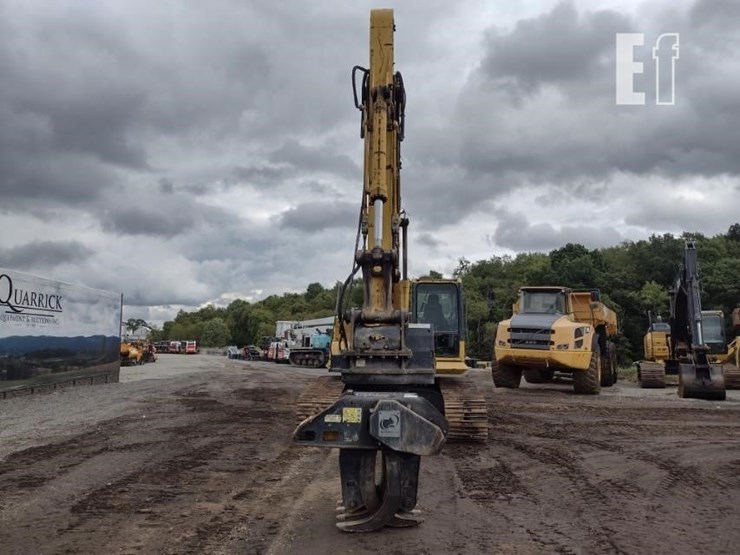 komatsu-pc220-lc-8-image-2