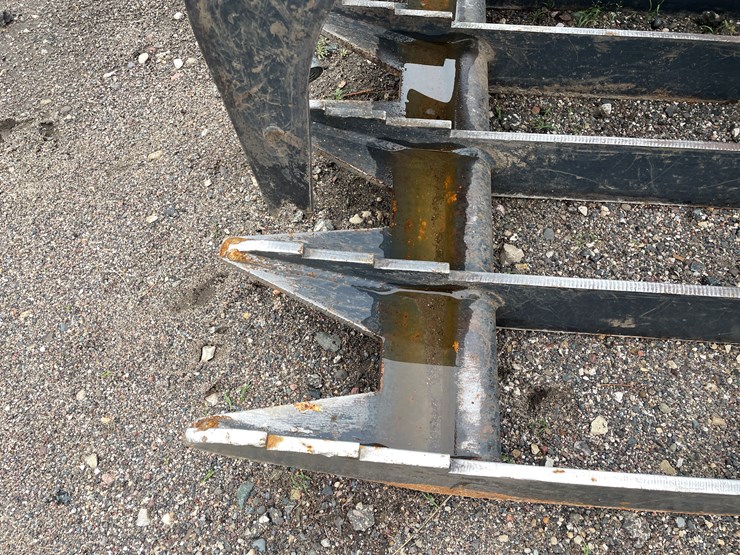 #186-•-stout-skid-steer-mount-84"-grapple-bucket-image-8