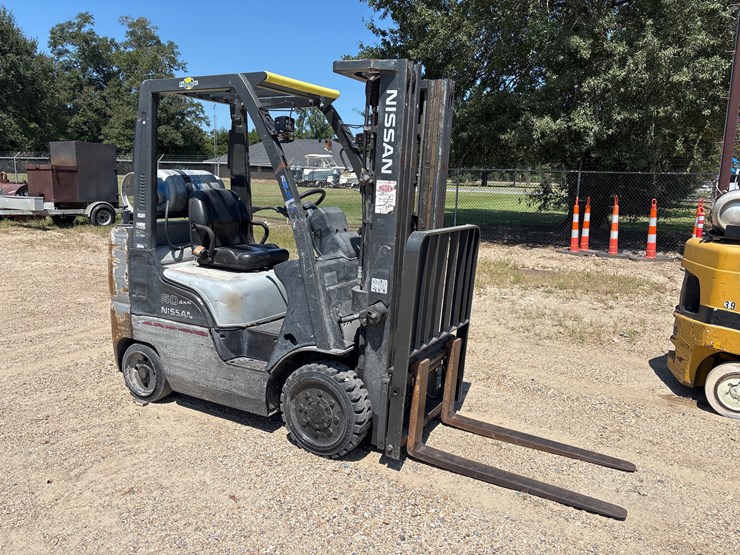 #2074-•-nissan-forklift-image-1