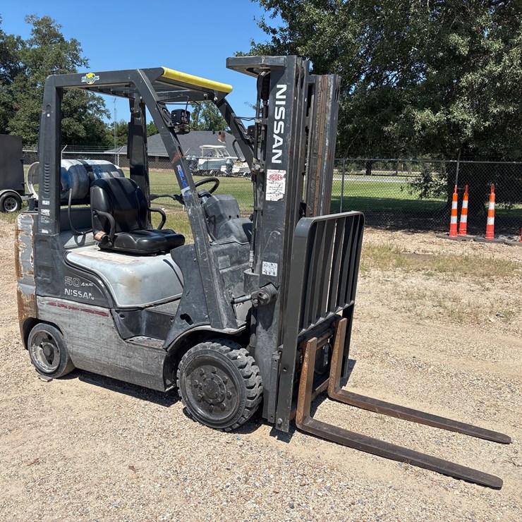 #2074 • NISSAN FORKLIFT