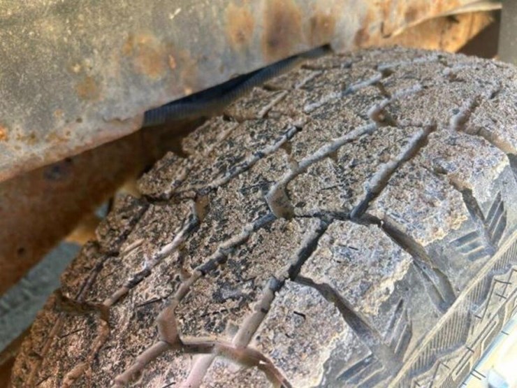 2010-ford-cargo-image-31