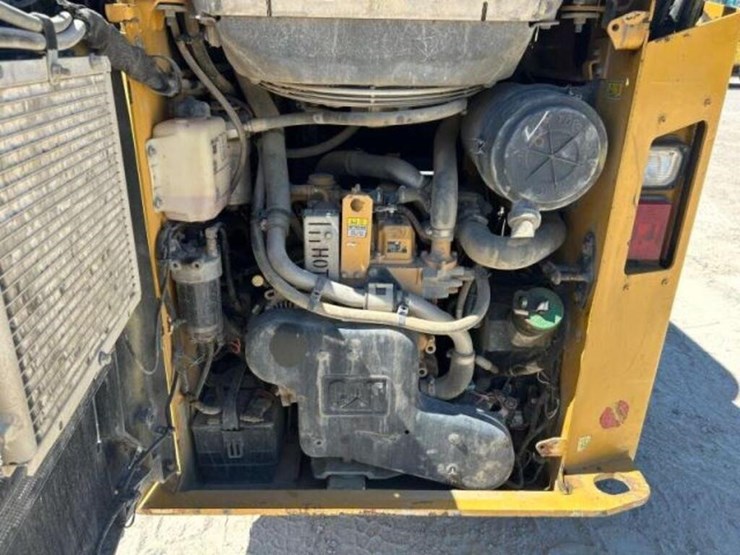 2014-caterpillar-259d2-multi-terrain-loader-cat025-image-22