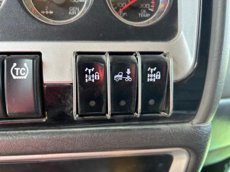 2022-kenworth-t800-image-15