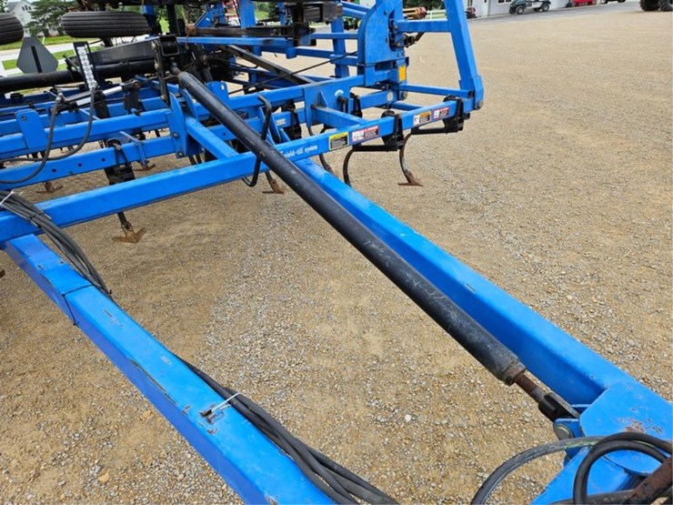 new-holland-st250-image-11