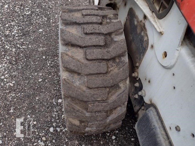 2015-bobcat-s650-image-21