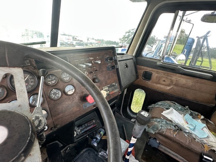 2004-ford-f550-image-36