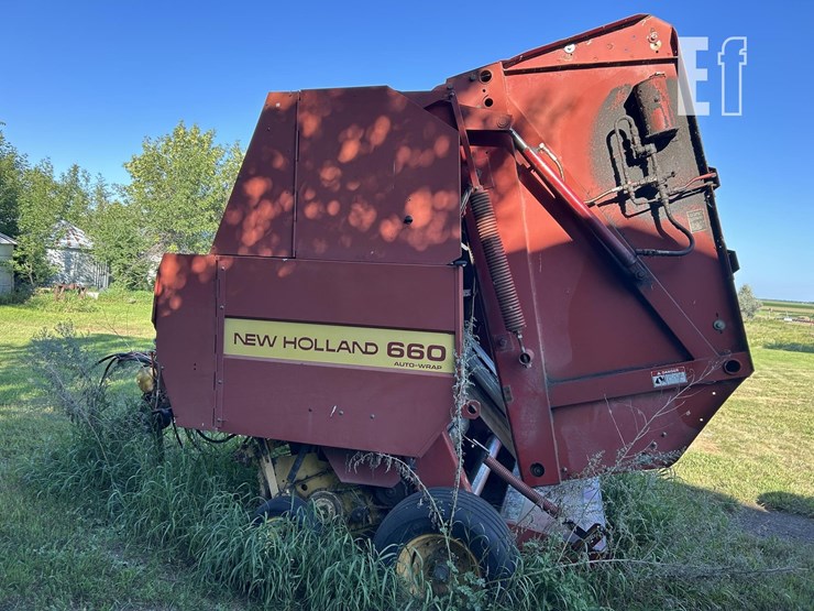 new-holland-660-image-2