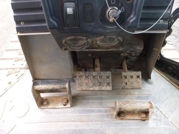2005-caterpillar-d4g-xl-image-7