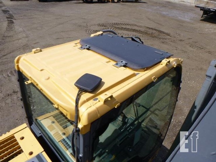 2011-deere-225d-lc-image-33