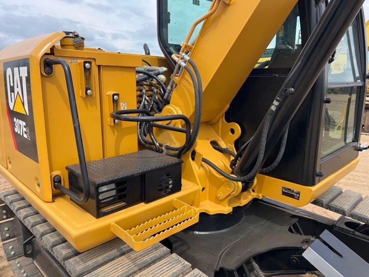 2017-caterpillar-307e2-image-23