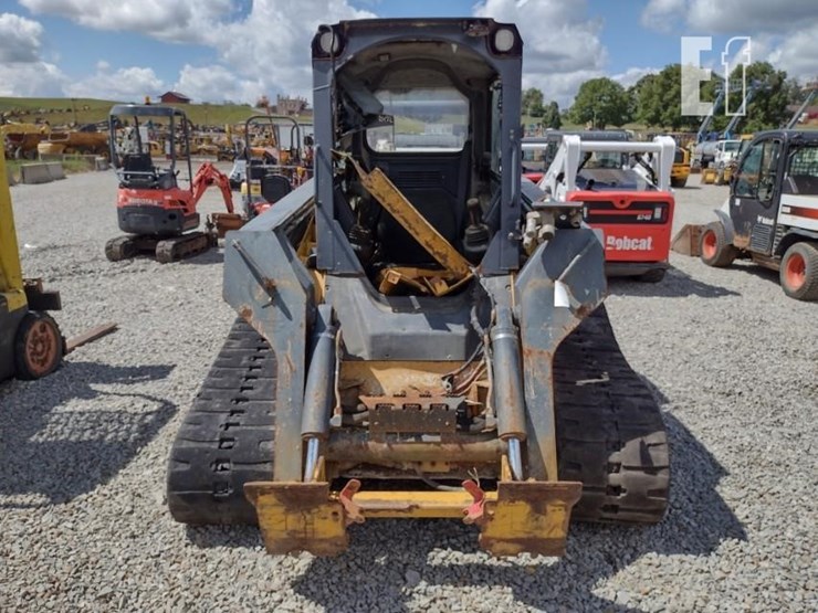 john-deere-329d-image-2
